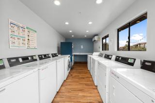 Chill 2BR Near ASU, Pool, Grill, Parking,Pet Frndly - Tempe - 3