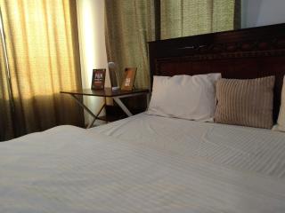 Skyline Bliss Suites With Mountains View - 8