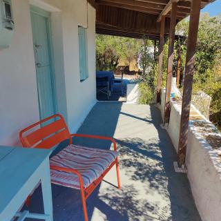 Secluded 200-Year-Old Cycladic Retreat in Milos - Adamas - 6