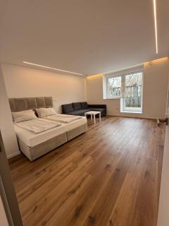 Quiet Apartment with Garden + Parking - 9