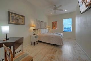 2 Waterfront Homes w Views Pool Boat Dock Laguna Village Oasis by AvantStay - Padre Island - 9