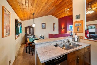 Cozy Ski-In Ski-Out Big Mountain Condo - Whitefish - 9