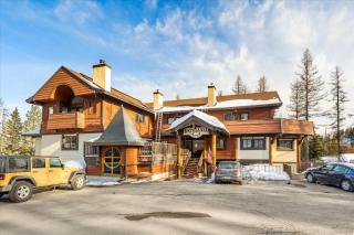 Cozy Ski-In Ski-Out Big Mountain Condo - Whitefish - 3