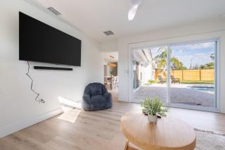 Spacious 4BR Oasis with Pool Near Anna Maria Island - Bradenton - 5