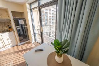 Oceanfront Views, Recently Renovated Kitchen,Pools - Myrtle Beach - 2