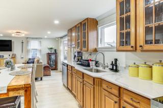 Walk to Beaches and Marina Fortescue Hideaway - 2