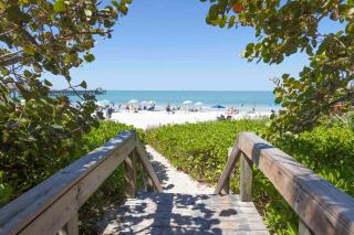 Beautiful Naples Home, walk or bike to the beach! - Naples - 0