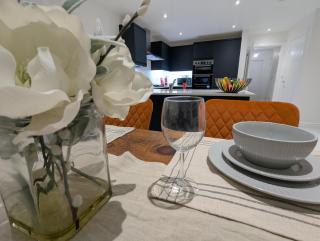 Large 4 Bed Hse, Sleeps 7, 3 BTH, Drive PRKG-4 Cars, M4-A329, Shinfield Studios, 10mins, Reading, Ascot & Legoland 20mins, Film Crew, Contractor & Family Friendly - Winnersh - 0