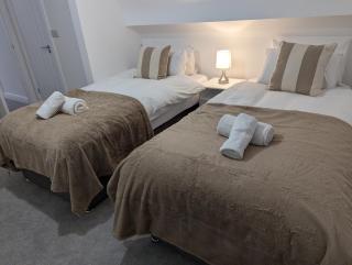 Large 4 Bed Hse, Sleeps 7, 3 BTH, Drive PRKG-4 Cars, M4-A329, Shinfield Studios, 10mins, Reading, Ascot & Legoland 20mins, Film Crew, Contractor & Family Friendly - Winnersh - 5