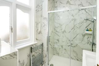 Four Beds by the Station - London - 1