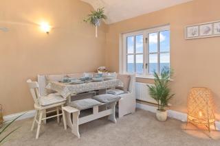 5 Sunny Cove - Direct Beach Access Sea Views - 1