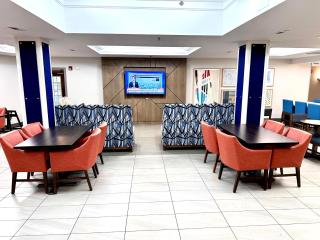 Holiday Inn Express Hotel & Suites Hinesville by IHG - Hinesville - 2
