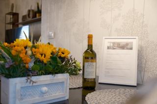 Elegant BW Two Bedroom Apartment-Promenade View - 5
