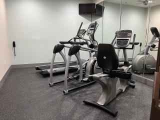 Best Western Inn & Suites Cleveland - Cleveland - 4