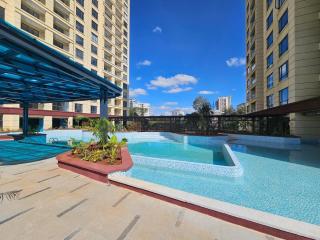 Sumptuous Nivla yaya center,gym,pool and king bed - 4