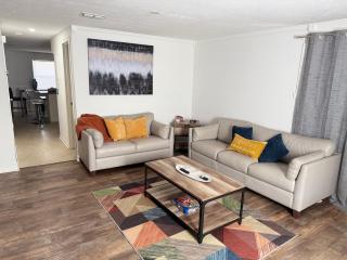 Modern 3BR with Wi-Fi & Private Yard Near Downtown - Jacksonville - 2