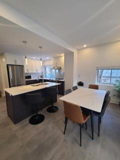 Spacious 3BR Retreat in Vibrant Montreal, Parks, Dining & Culture - Montreal - 6