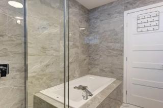 Luxury New Home - with Parking - Mirabel - 9