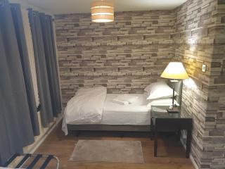 Spacious, Stylish Two-Bedroom Maisonette, Modern Amenities, Elegant Interiors - 6