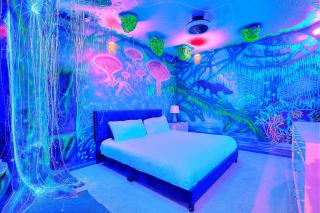 Breathtaking Lakeside Villa 15B Movie Theme Pool-Spa - 8