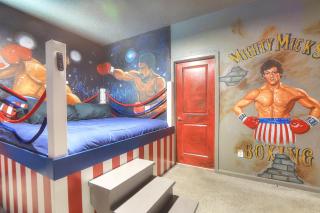 Breathtaking Lakeside Villa 15B Movie Theme Pool-Spa - 6