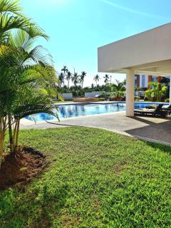 Departamento En Acapulco Diamante con Alberca, Camastros y Hermosos Jardines - Acapulco - 7