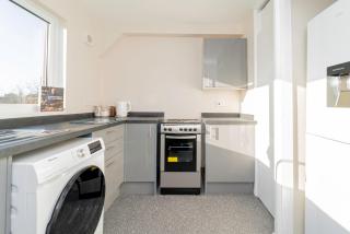 Modern 2 Bedroom Home Near Shops and Attractions Sleeps 6 - Norwich - 6