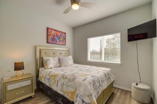 South Houston Townhome with Patio & Gas Grill - 9