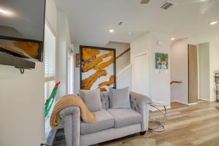 South Houston Townhome with Patio & Gas Grill - 3