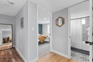 Urban Hideaway - Charming 2 Bedroom Apartment Close to Denver's Best Attractions - 1