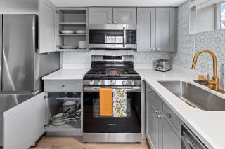 Urban Hideaway - Charming 2 Bedroom Apartment Close to Denver's Best Attractions - 3