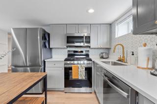 Urban Hideaway - Charming 2 Bedroom Apartment Close to Denver's Best Attractions - 7