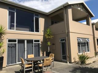 Beautiful 3 bedroom apartment, only steps to the golden sand - Kaiteriteri - 2