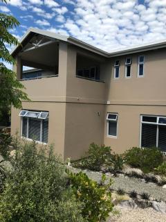 Beautiful 3 bedroom apartment, only steps to the golden sand - 1