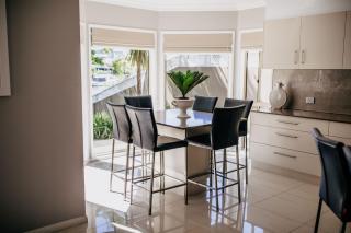 Riverside Retreat Pool, Pontoon & Space - Gold Coast - 4