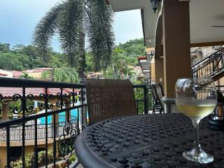 Luxurious 3-Bedroom Condo in Playa Herradura - La Mona - 7