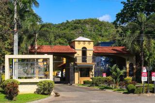 Luxurious 3-Bedroom Condo in Playa Herradura - La Mona - 3