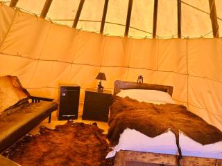 Gorgeous Wild Horse Tipi Near West Yellowstone - Cliff Lake - 2