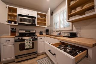 Cozy Condo in the Heart of Royal Oak - 7