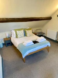 Antlers Bed and Breakfast - Abbots Bromley - 6