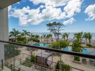 Beachfront Apartment with King Bed and Hotel Amenities - El Quindio - 4