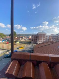 Hermosa casa de 8 dormitorios y 4 baños para 25 personas - Cuenca - 8