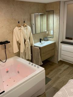 Love Room, studio Woody Spa , Balnéo - Saint-Chamond - 2