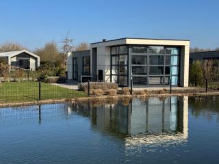 Marina Strandbad Chalet IJssel Oase mit Zaun Haus Nr 77 - Olburgen - 0