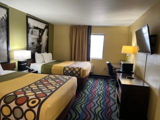 Super 8 by Wyndham Farmington - Farmington - 4