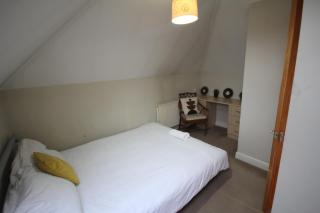 The Oaks Place - Hanworth - 2