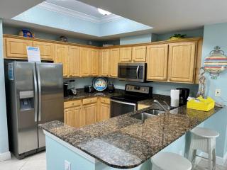 2BR Beach Front Condo with AMAZING Views - Gulf Shores - 4