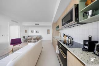 City Luxe Retreat Modern 2-BR with Water Views - Miami - 2