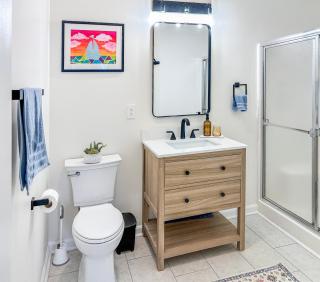 Modern and Comfy - 2BR 2BA - 1st Floor, Near Outlets, Beaches & Christmas Village - 1