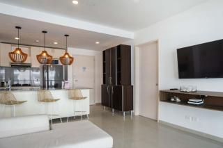 Impeccable 2BR with Charming Balcony in Sunset Beach - Cartagena - 4